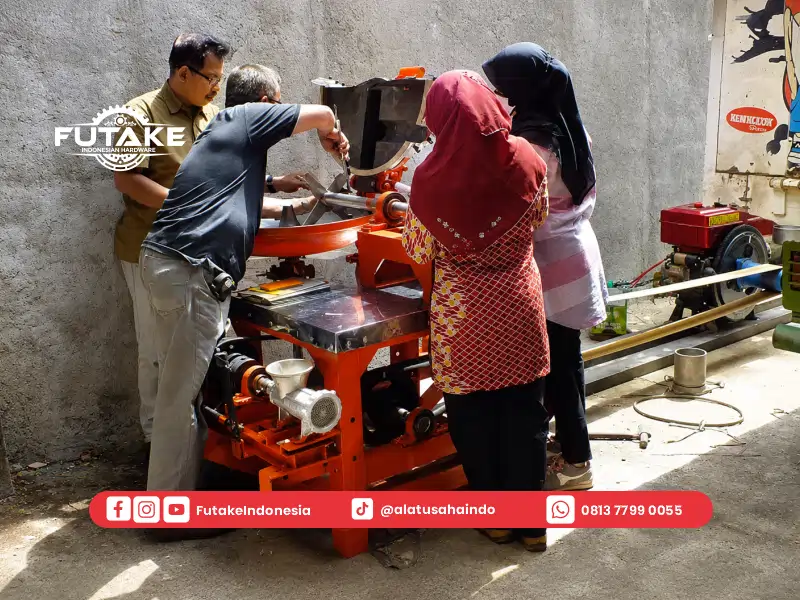 penggunaan mesin giling daging bakso untuk produksi bakso skala UMKM