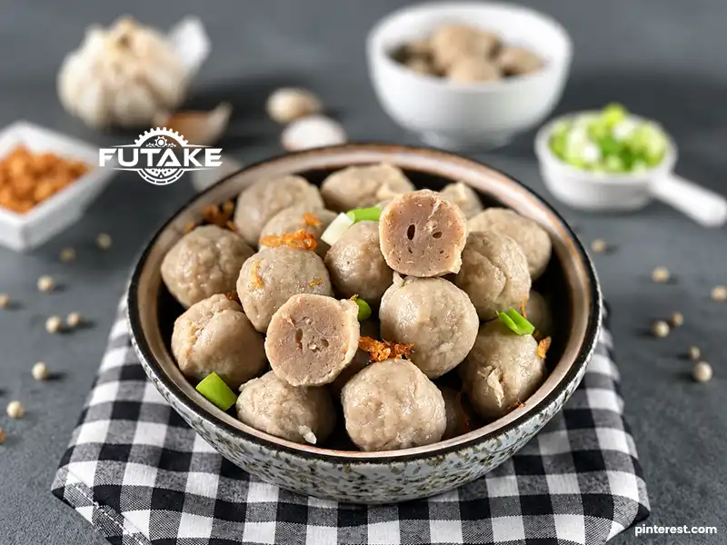 tampilan bakso yang sudah di cetak dengan menggunakan mesin cetak bakso dan bak penampung