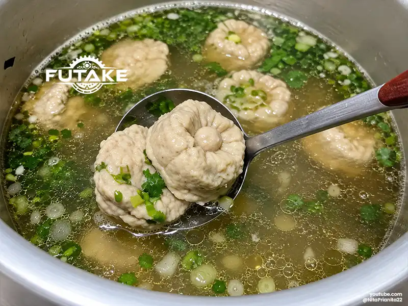 bakso bentuk bunga yang memberi kesan cantik dan dekoratif cocok untuk penyajian special
