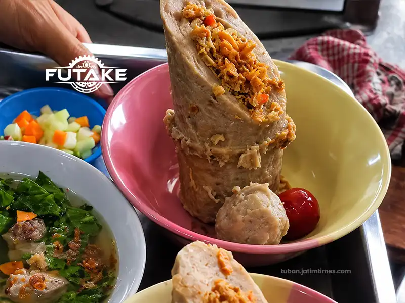 bakso dengan bentuk bambu yang menghadirkan nuansa tradisional dengan detail ruas-ruas menyerupai batang bambu