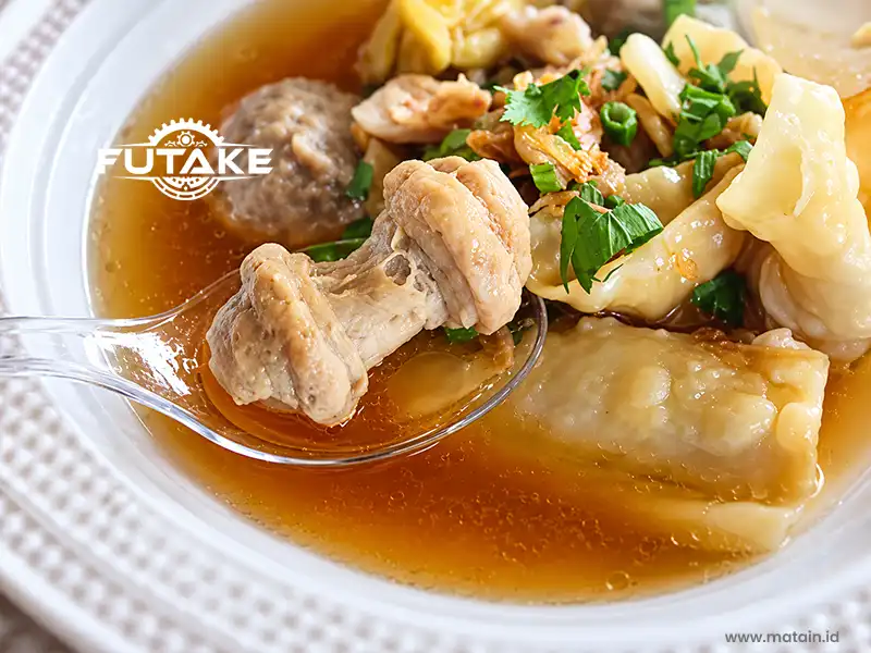 bakso dengan bentuk barbel yang berkonsep atau bertema olahraga atau fitness
