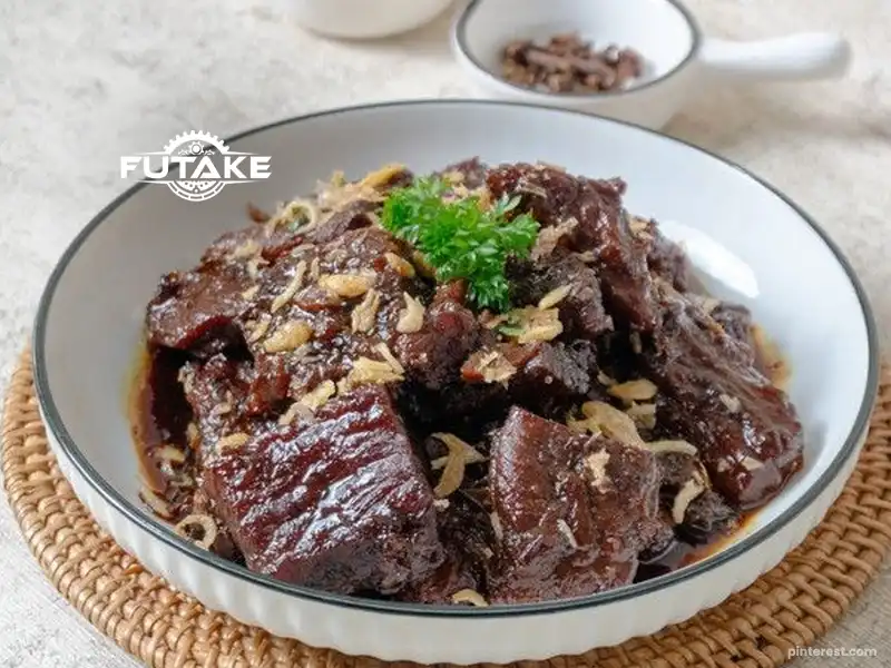 semur daging kecap dari olahan daging kurban dengan kuah kental manis