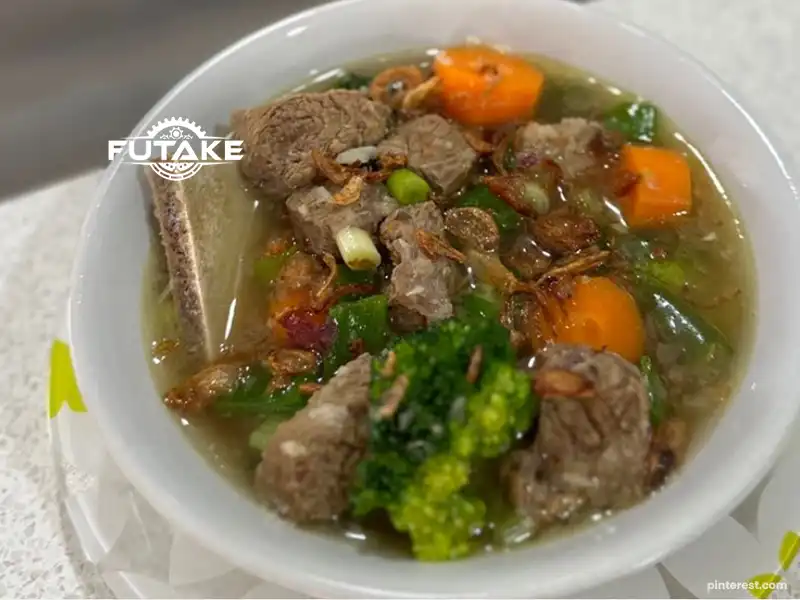 sop daging sapi segar dari olahan daging kurban hangat dan bergizi